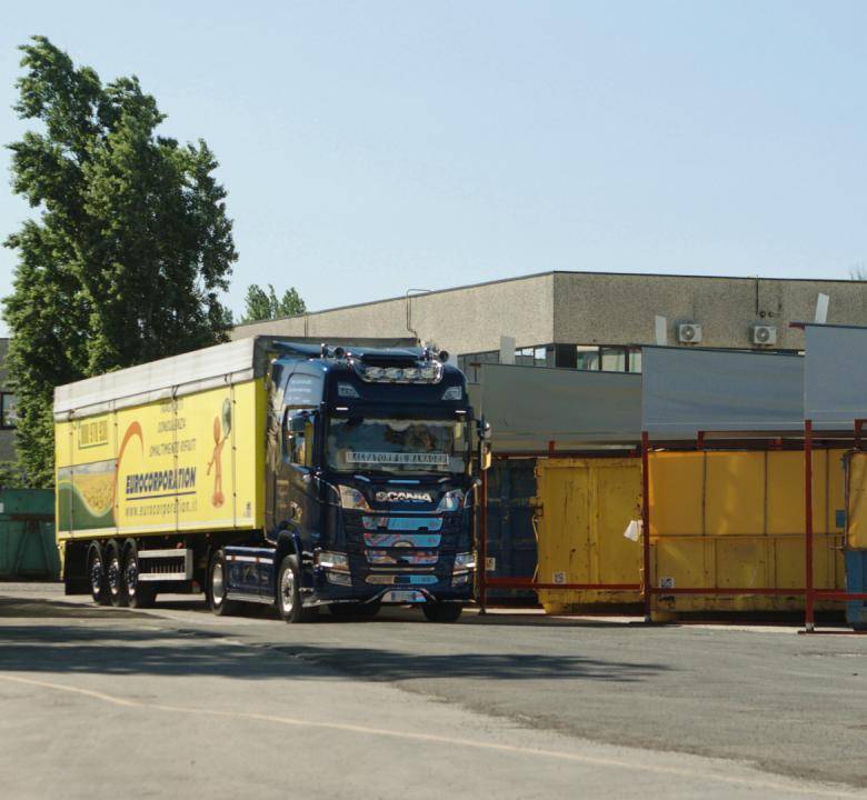 Arrivo Camion Rifiuti all'Impianto Stoccaggio - Eurocorporation