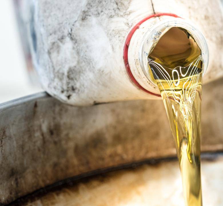 Olio esausto, smaltirlo non è un gesto banale