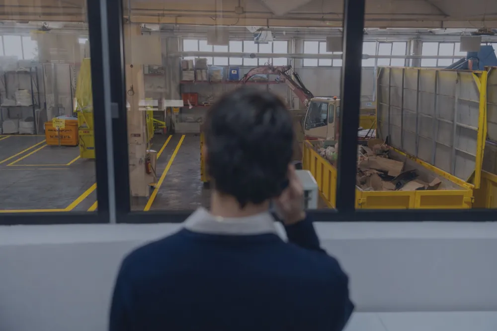  Coordinamento pronto intervento ambientale EuroCorporation dal capannone operativo con cassoni e mezzi