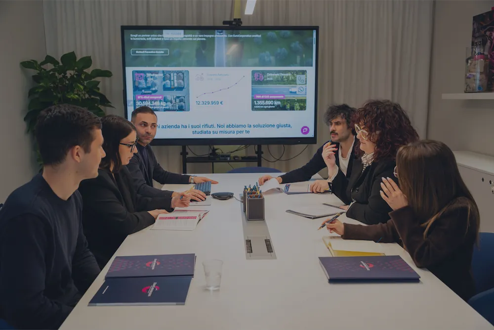  Team EuroCorporation in riunione per consulenza ambientale e gestione rifiuti aziendali