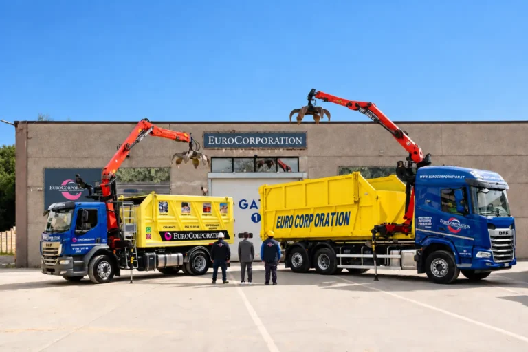 Team e mezzi EuroCorporation schierati nella sede operativa per il trasporto e smaltimento rifiuti a Firenze